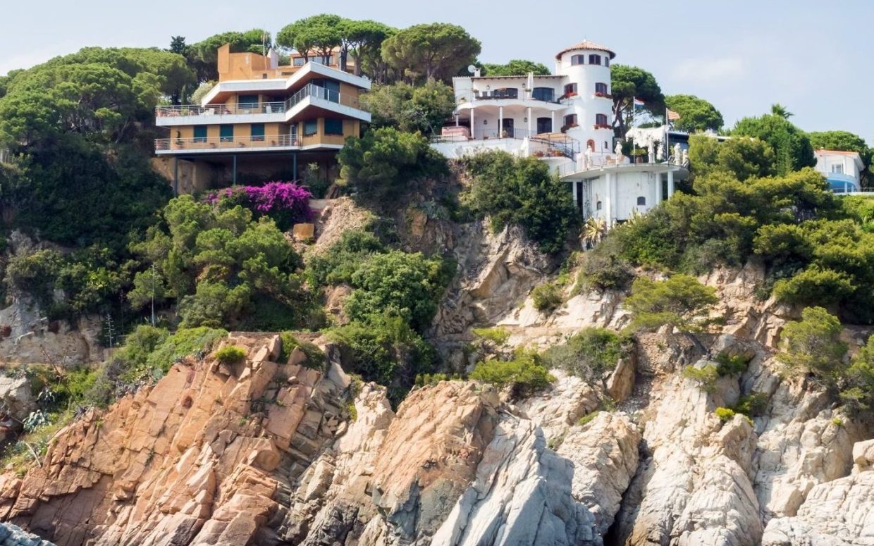 Pictures of villas for sale on the Costa Brava