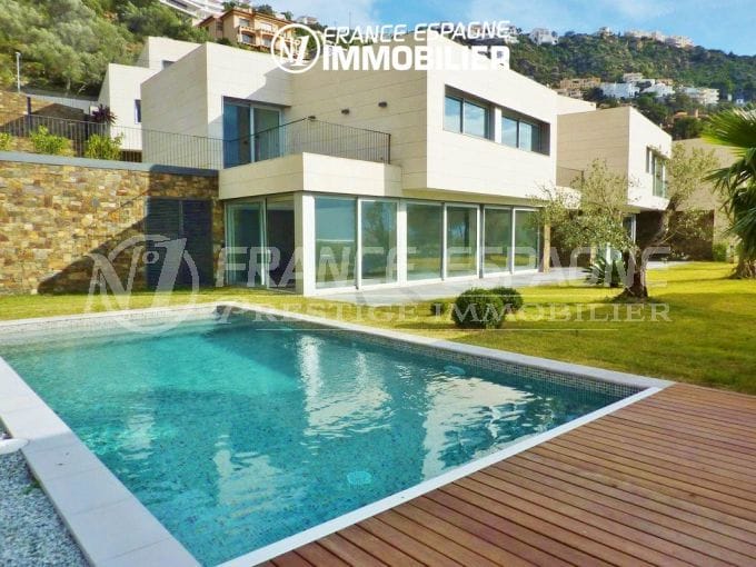inmueble rosas: chalet ref.2390, casa moderna, vista al mar, playa a 400 m