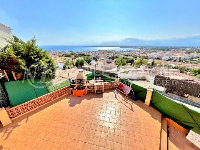 Casa en venda a Roses, 136 m² Amb 4 dormitoris, orientació sud-oest, vistes al mar