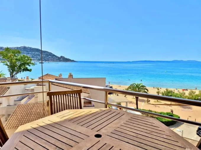apartment for sale rosas, 3 rooms 61 m², 1st floor, south exposure, beach 20m