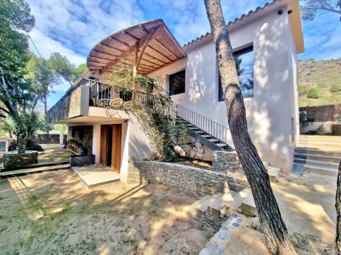house for sale rosas, 6 rooms sea view 176 m², tastefully renovated