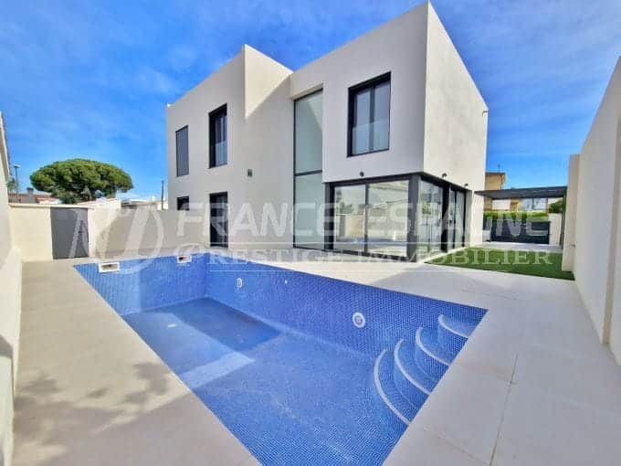 immobilien empuria brava: neue moderne 5-Zimmer-Villa 163 m2, Strand 600m