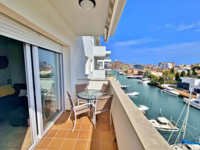 apartment for sale rosas, 4 rooms canal view 62 m², 800m from the beach