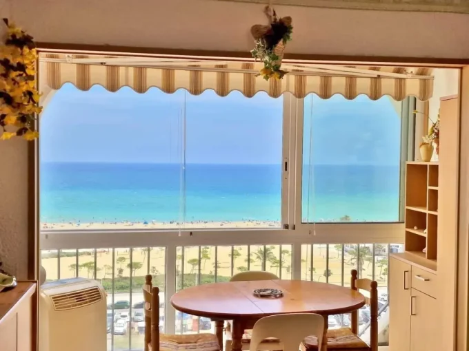 real estate empuria brava: studio 1 room 33 m² beautiful sea view, good investment