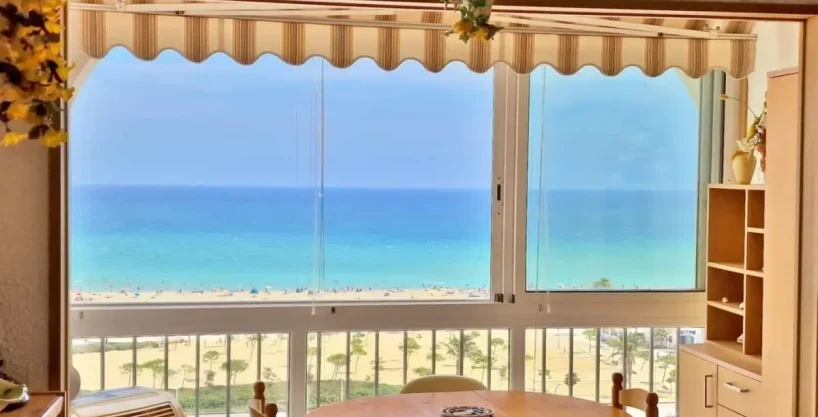 real estate empuria brava: studio 1 room 33 m² beautiful sea view, good investment