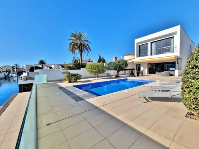 villa amarre Empuriabrava 4 pièces 239 m², villa moderne
