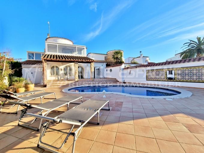 villa amarre empuriabrava 5 pièces 247 m², charmante villa