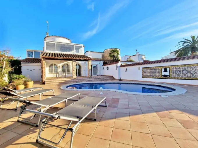 villa amarre empuriabrava 5 rooms 247 sqm, charming villa