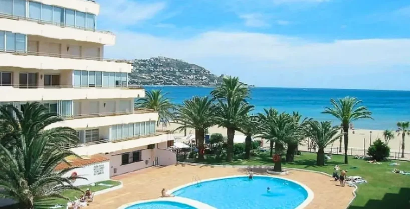 appartement rosas 3 pièces 60 m², résidence avec piscine