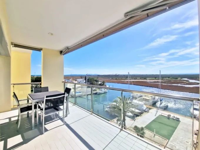 apartment sea/canal view roses 4 rooms 112 m², terrace canal view