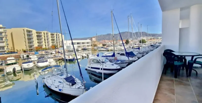 appartement vue canal roses 2 pièces 54 m², vue marina