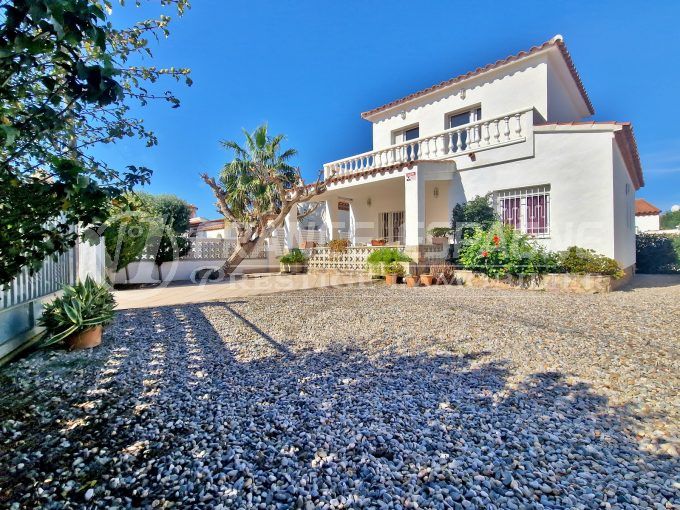 charming villa empuriabrava 5 rooms 100 m², detached house