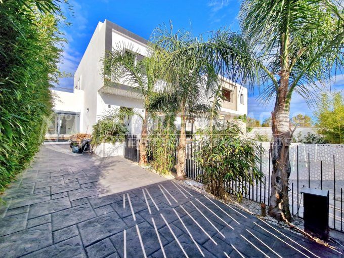 villa contemporaine empuriabrava 5 pièces 241m², parking intérieure