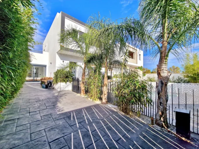 villa contemporaine empuriabrava 5 pièces 241m², parking intérieure