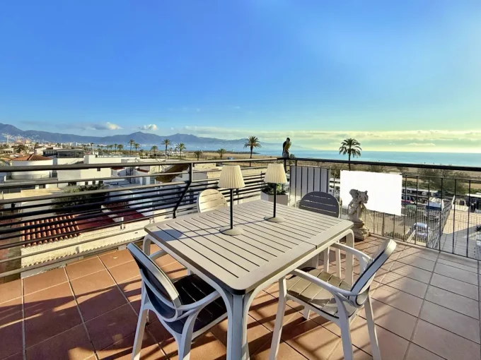 Apartament 1a línia empuriabrava 3 habitacions 155 m² , terrassa amb vistes al mar