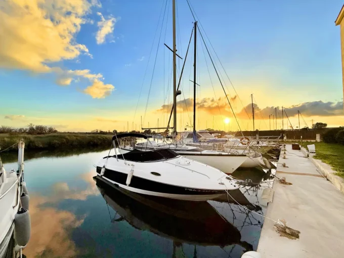 apartment with mooring roses 3 rooms 57 m², sailboat mooring