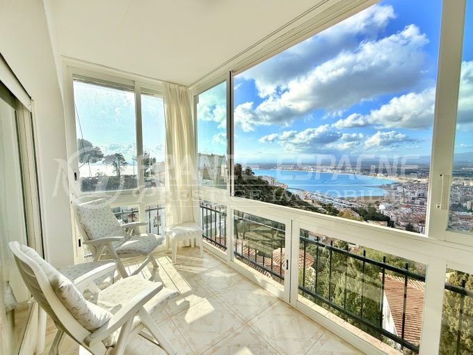 piso con vistas a la bahia de Roses 3 habitaciones 92 m², terraza vista mar