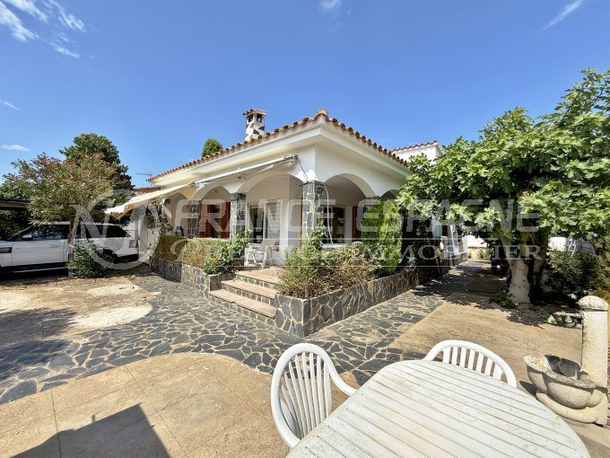 bungalow empuriabrava 4 rooms 135 m², charming house