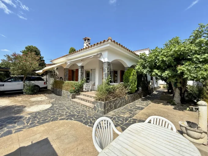 bungalow empuriabrava 4 rooms 135 m², charming house