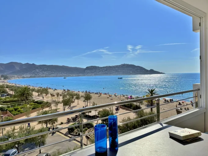 appartement 1ère ligne vue mer roses 3 pièces 67 m², vue mer